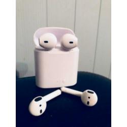 Set Airpods zonder oplaadcase. En een complete set draadloze