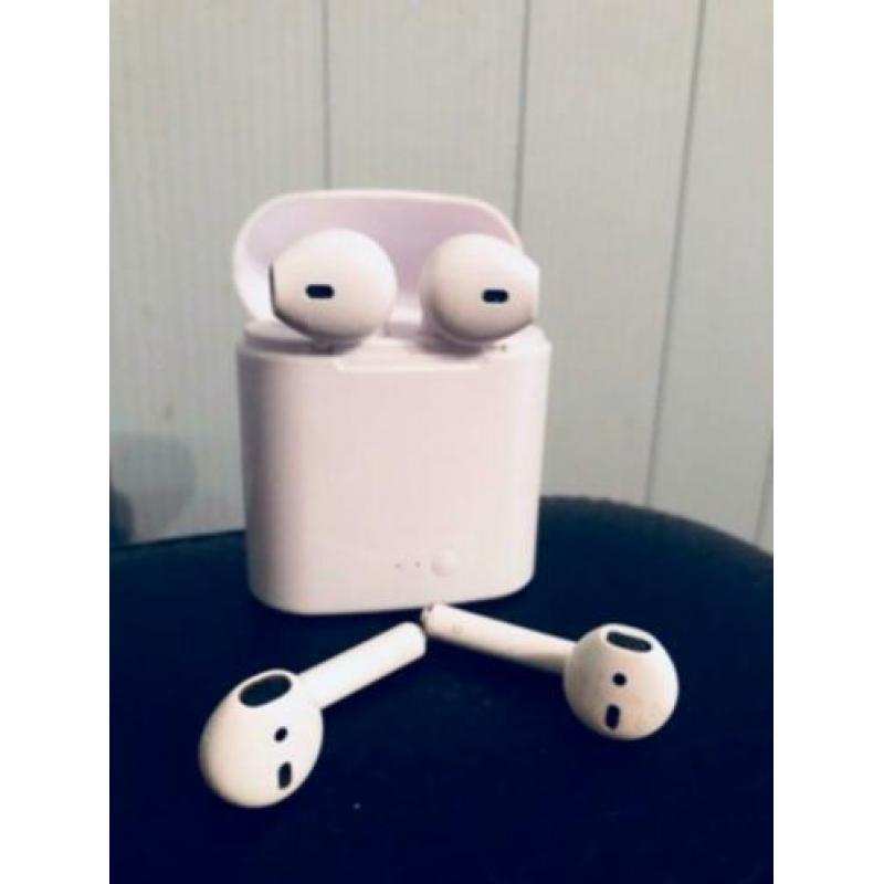 Set Airpods zonder oplaadcase. En een complete set draadloze