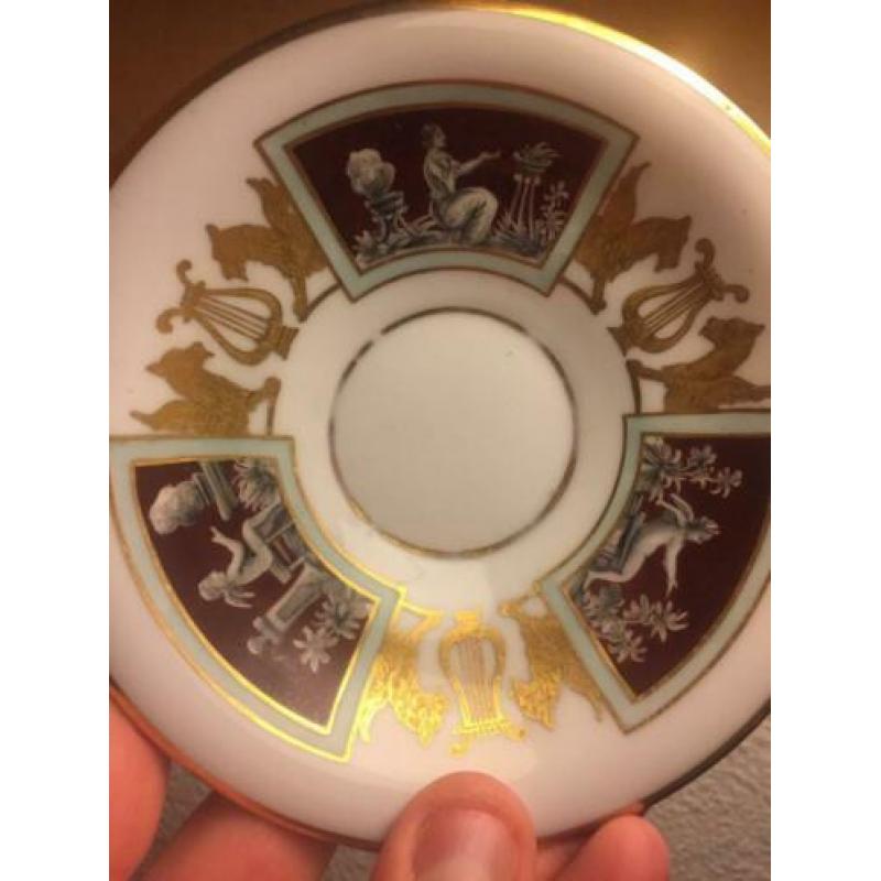 Prachtig gedecoreerde kop en schotel Capodimonte?
