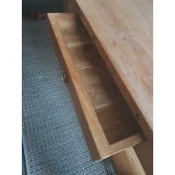 Hard houten stevig tafel ...