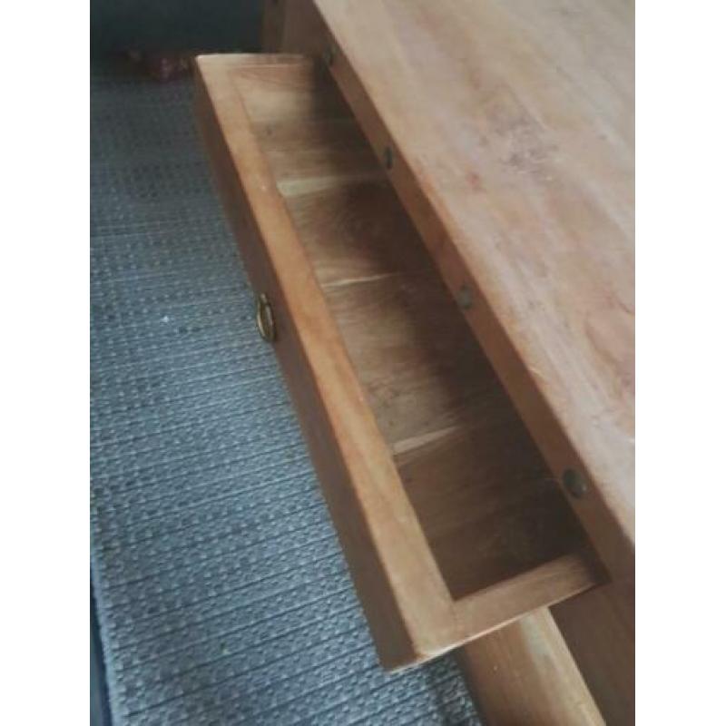 Hard houten stevig tafel ...