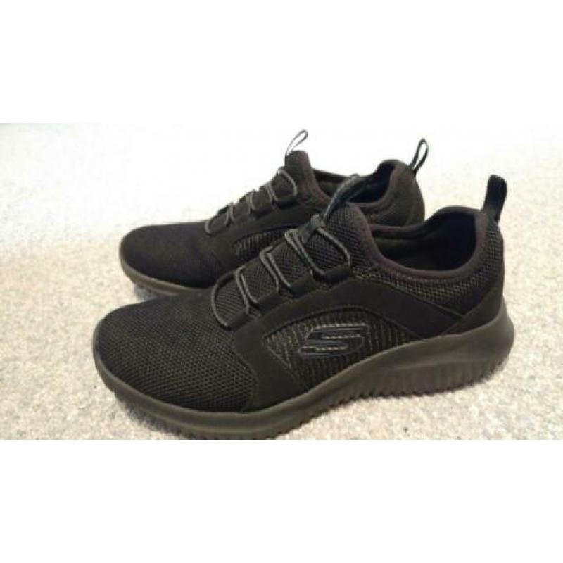 Nieuw: zwarte Skechers maat 40