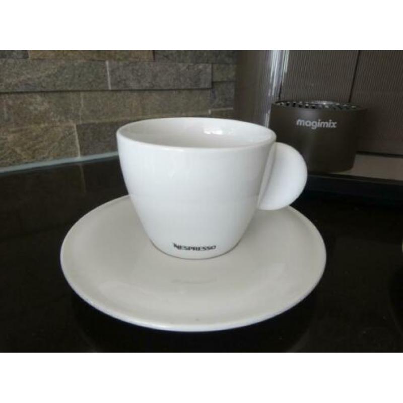 NESPRESSO 2 espresso kop en schotel + 7 lungo kop en schotel
