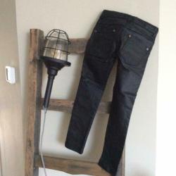 Mt 122 zwarte broek gecoat zgan