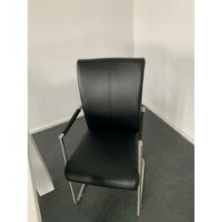 Hoogglans witte eettafel 180 met 6 leren stoelen