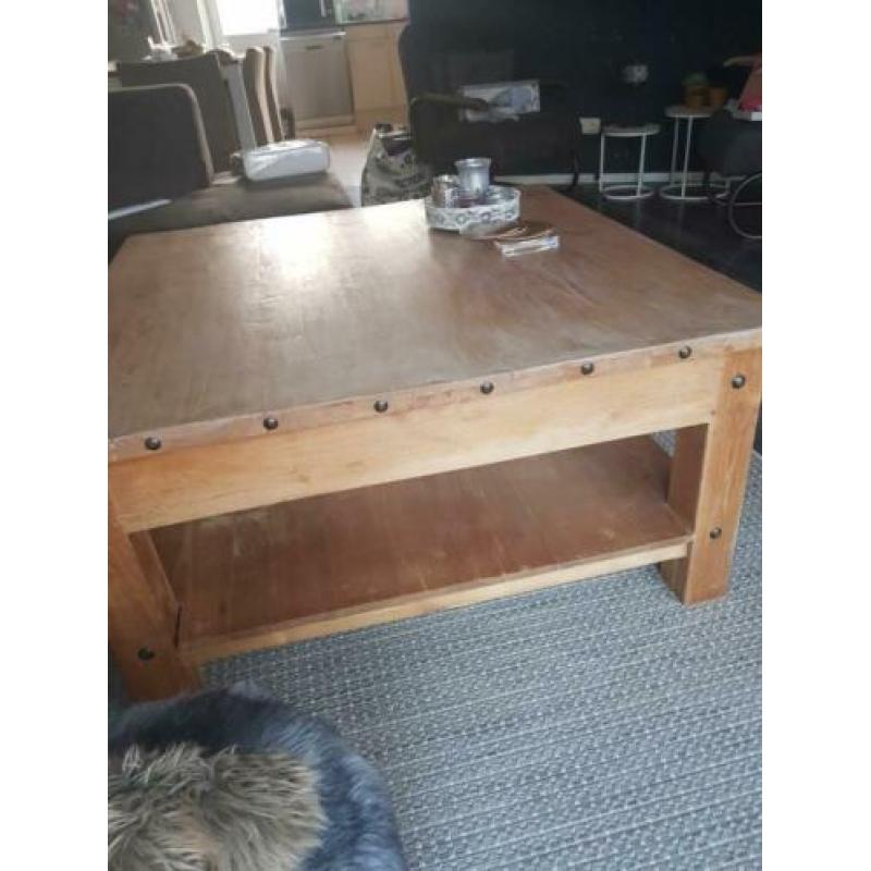 Hard houten stevig tafel ...