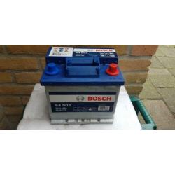 ACCU BOSCH S4 12V-52Ah-470A