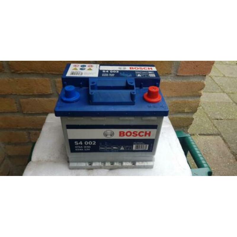 ACCU BOSCH S4 12V-52Ah-470A