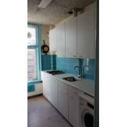Keuken incl SIEMENS AAA+ vaatwasser fornuis en afzuigkap.