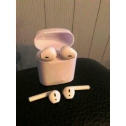 Set Airpods zonder oplaadcase. En een complete set draadloze