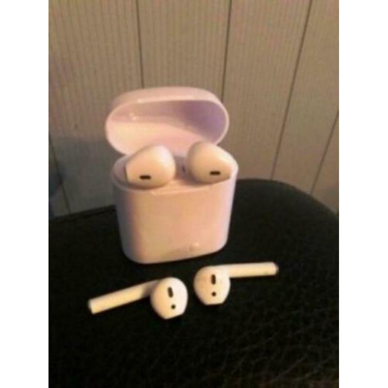 Set Airpods zonder oplaadcase. En een complete set draadloze