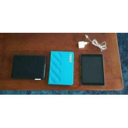 iPad Air Wi-Fi 16GB + logitech keyb & Thule hoes;accu minder