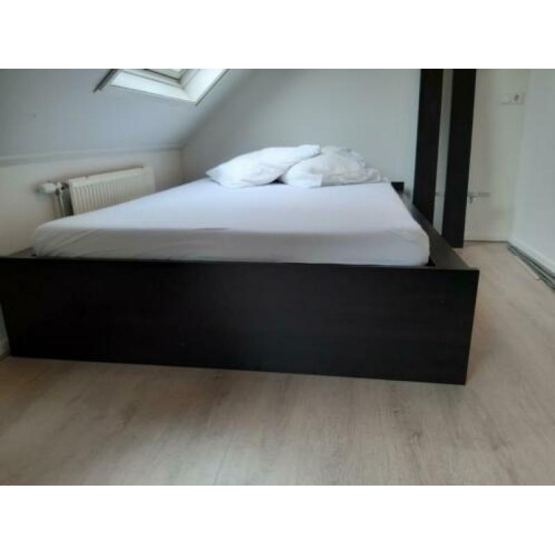 Hopen bedframe van Ikea in zeer goede staat!