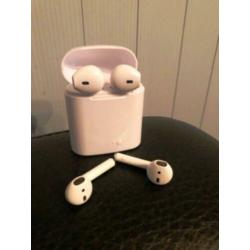 Set Airpods zonder oplaadcase. En een complete set draadloze