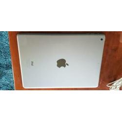 iPad Air Wi-Fi 16GB + logitech keyb & Thule hoes;accu minder