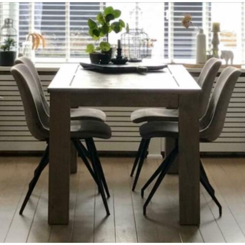Teakhouten eettafel