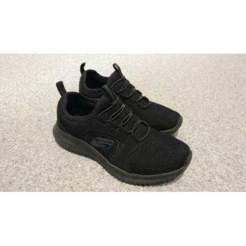 Nieuw: zwarte Skechers maat 40