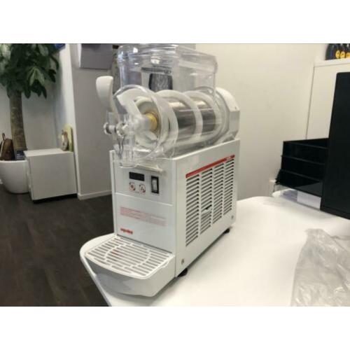 Ugolini Slushmachine