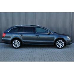 Skoda Superb Combi 2.0 TDI Elegance Business DSG LEER PANO X