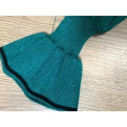 Groen/zwart truitje maat M met zilver glitter.