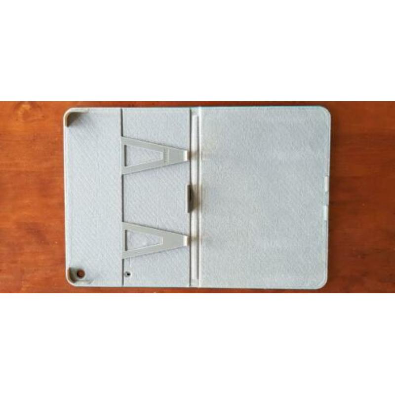 iPad Air Wi-Fi 16GB + logitech keyb & Thule hoes;accu minder