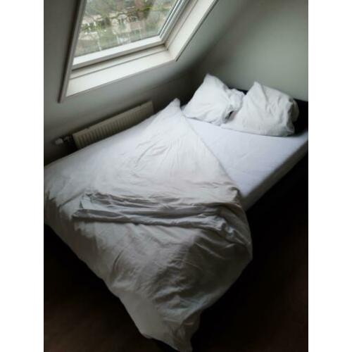 Hopen bedframe van Ikea in zeer goede staat!