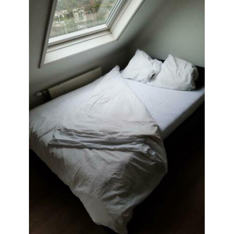Hopen bedframe van Ikea in zeer goede staat!