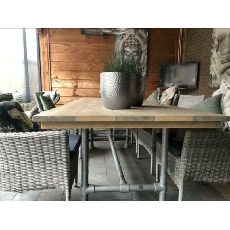 Mooie steigerhouten tuintafel met 5 stoelen
