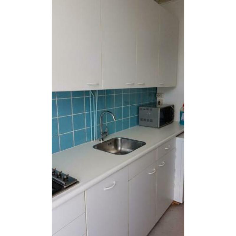 Keuken incl SIEMENS AAA+ vaatwasser fornuis en afzuigkap.