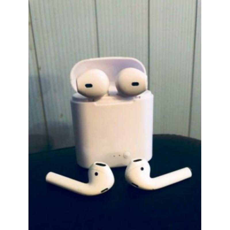 Set Airpods zonder oplaadcase. En een complete set draadloze