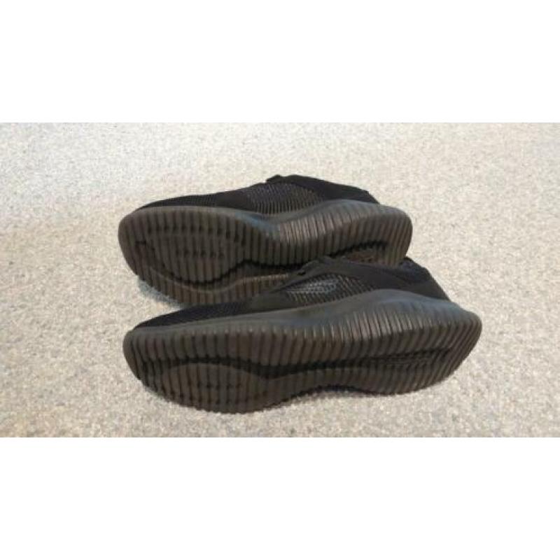 Nieuw: zwarte Skechers maat 40