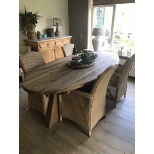 Mooie zware rieten eethoekstoelen