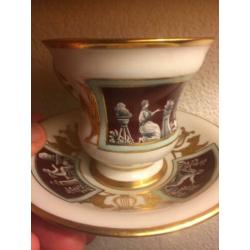 Prachtig gedecoreerde kop en schotel Capodimonte?