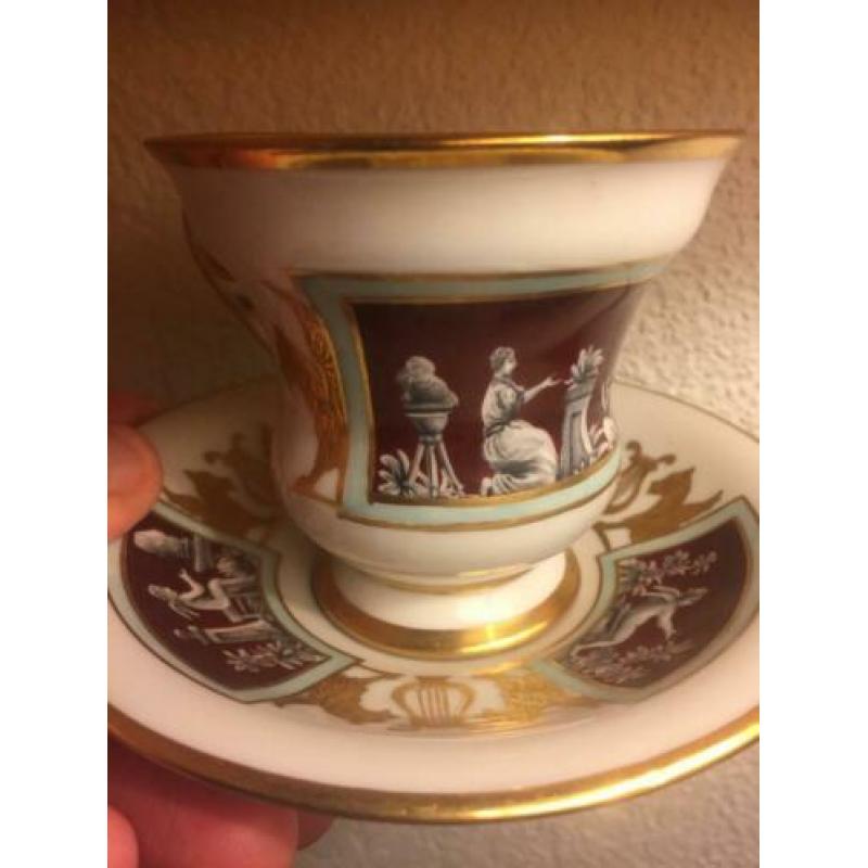 Prachtig gedecoreerde kop en schotel Capodimonte?