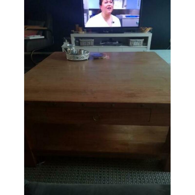 Hard houten stevig tafel ...