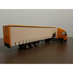 Tekno Volvo FH12 Globetrotter met Tautliner