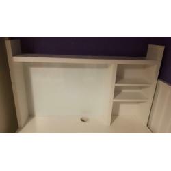 Bureau met white/magneetbord, in goede staat!