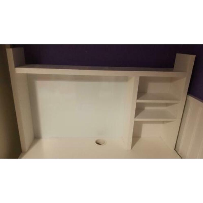 Bureau met white/magneetbord, in goede staat!
