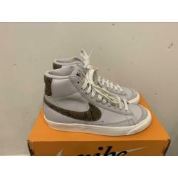 Te koop nieuwe Nike Blazer Mid ‘77 VNTG WE REPTILE maat 36