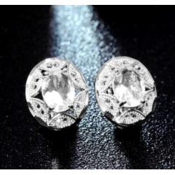 925 sterling zilveren oorbellen met ovale witte zirkoon