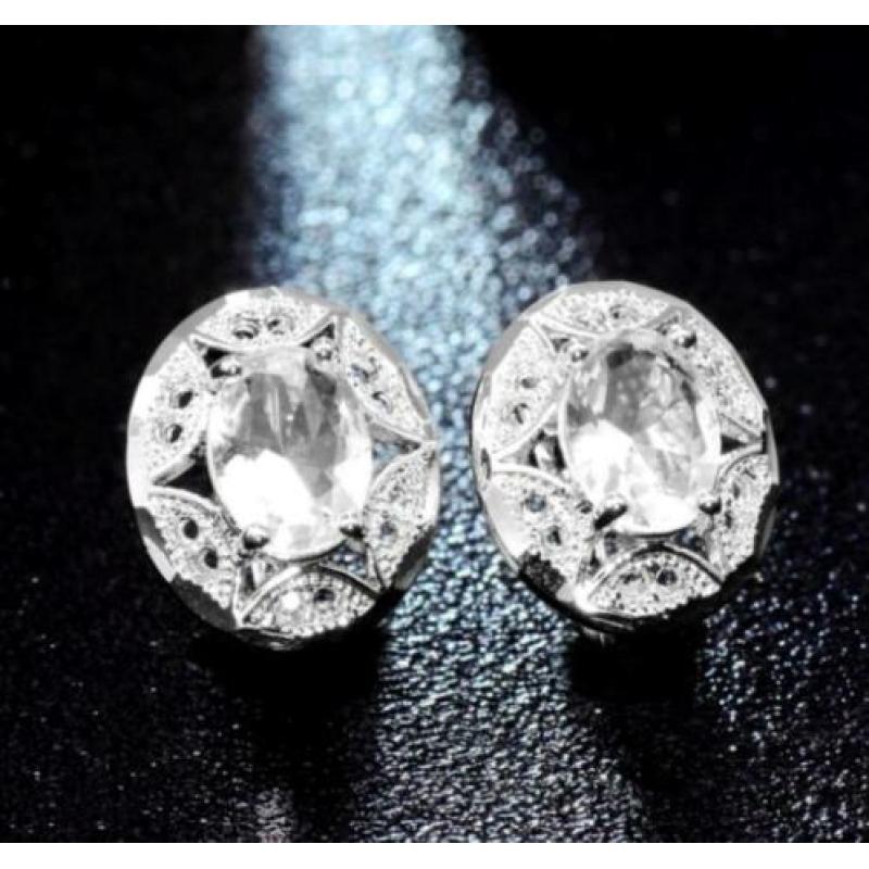 925 sterling zilveren oorbellen met ovale witte zirkoon