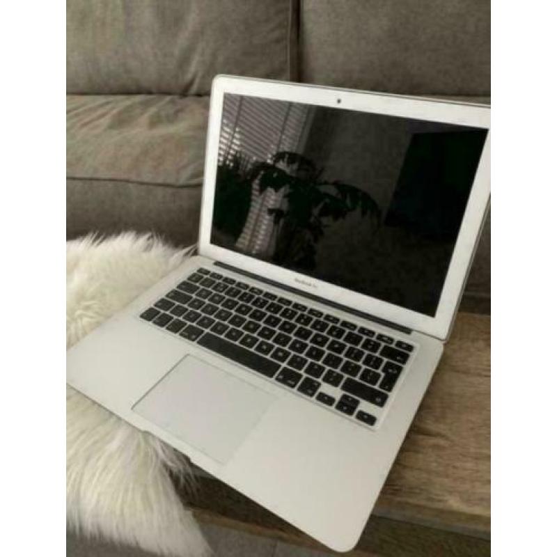 Apple MacBook Air 13 inch 13" 128GB SSD 4GB RAM NIEUWSTAAT v