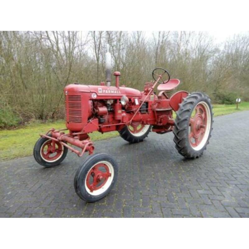 Oldtimer tractor Mc Cormick Farmall Super C Rood