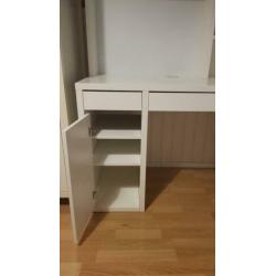 Bureau met white/magneetbord, in goede staat!