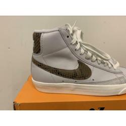 Te koop nieuwe Nike Blazer Mid ‘77 VNTG WE REPTILE maat 36