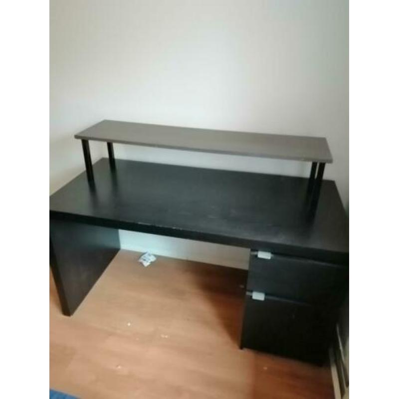 Mooie bureau te koop.