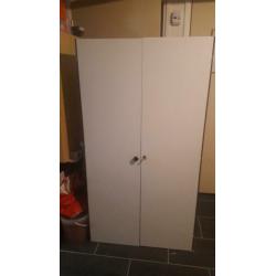Witte kledingkast. Nette staat.