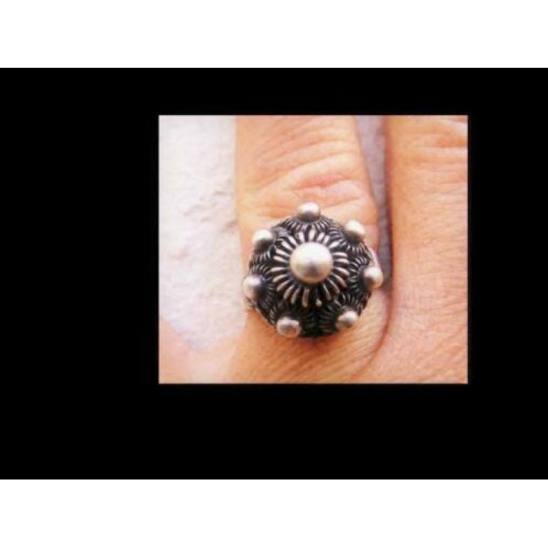 Bijzonder ZEEUWSE Knopen Design Zilveren Ring!