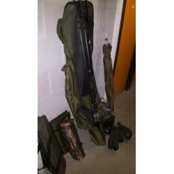 Zgan complete karper uitrusting!! 3 hengels parasol enz..