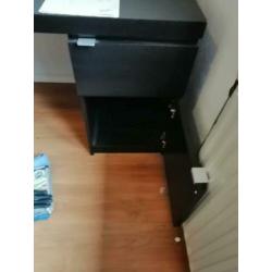 Mooie bureau te koop.